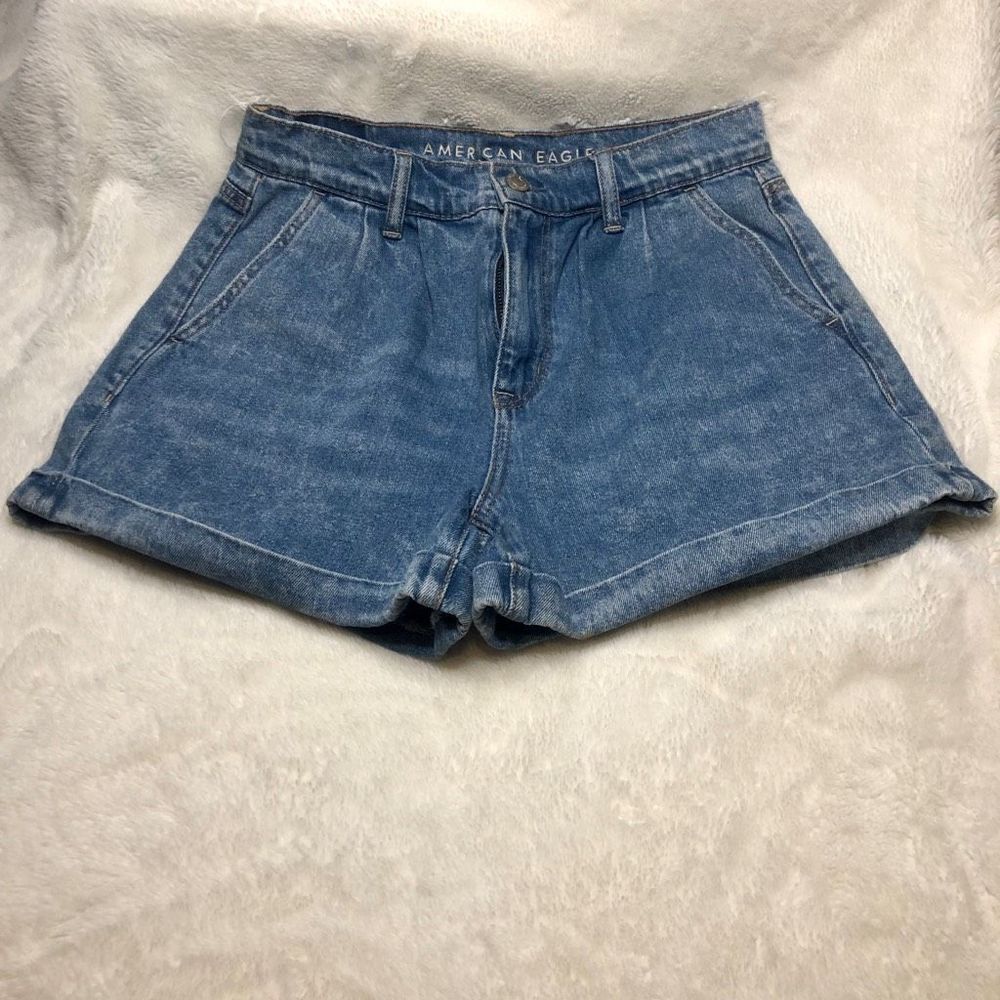 AMERICAN EAGLE OUTFITTERS WOMENS “MOM SHORT” DENIM SHORTS SIZE 4